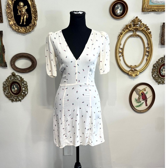 Reformation Dresses & Skirts - Reformation Floral V-Neck Short Sleeve Mini Dress 4